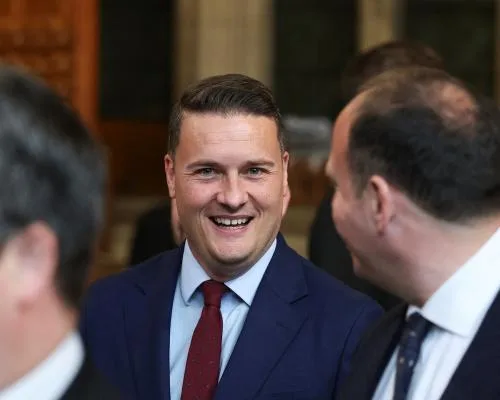 UK's Labour Party in Turmoil as Wes Streeting Considers Leadership Challenge Against Keir Starmer