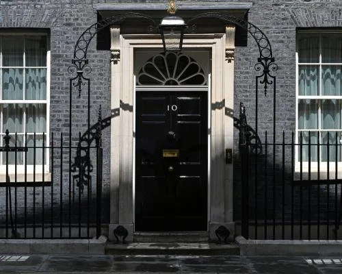 UK Labour Party Faces Chaos as Starmer's Unpopularity Grows