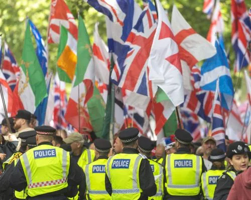 London Deploys 4,000 Officers as Far-Right and Pro-Palestine Marches Clash