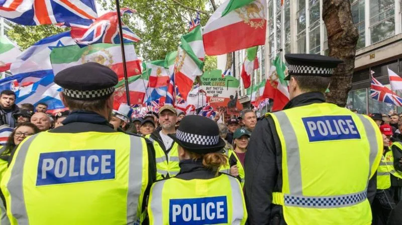 London Deploys 4,000 Police Officers for Rival Protests