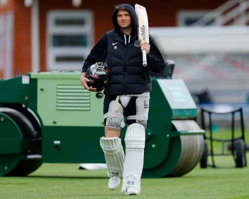 Ben Aitchison Hits Maiden First-Class Hundred as Derbyshire Takes Control