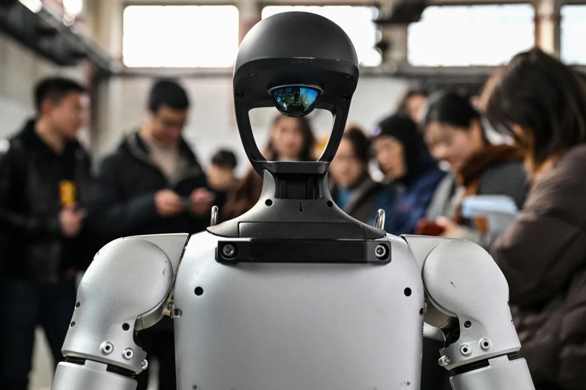 AI Turns Solo Workers Into Departments, Changing Corporate Ladder