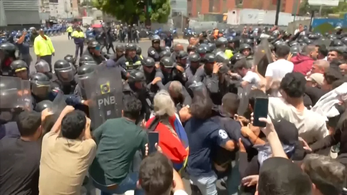 Venezuelan Protesters Clash with Police Over Death of Political Prisoner's Mother