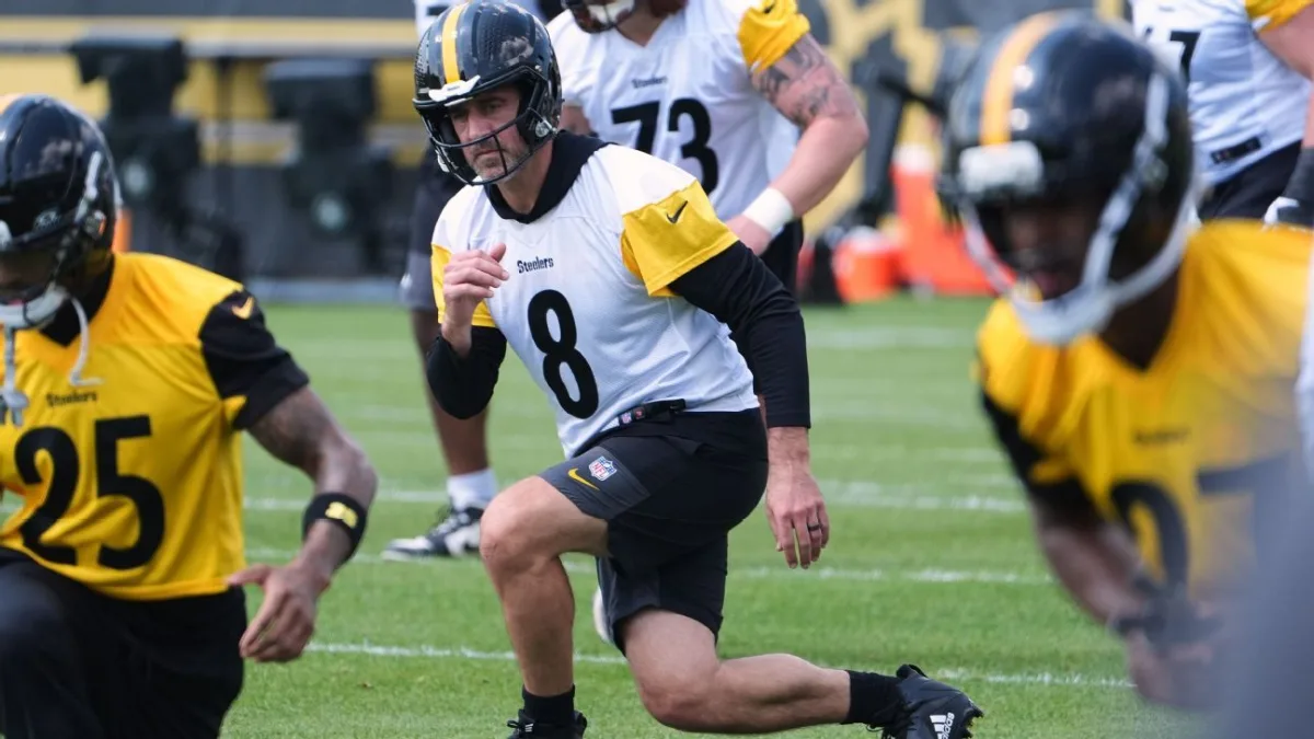 Aaron Rodgers Hits Steelers Practice Field After Signing One-Year Contract
