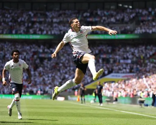 Bolton Wanderers Takes Early Lead in League One Playoff Final Against Stockport County