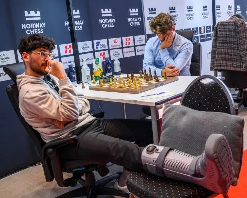 Magnus Carlsen Stunned in Oslo as Injured Alireza Firouzja Pulls Off The Impossible