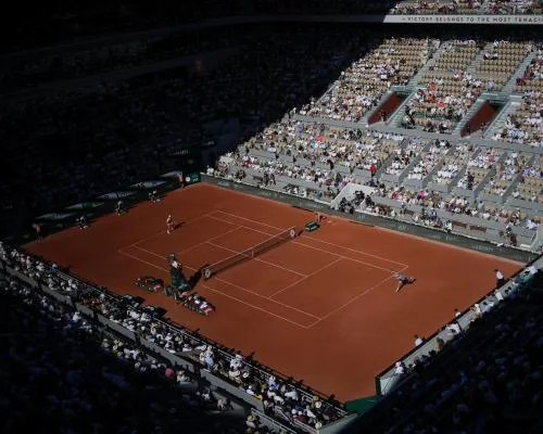 Roland-Garros Chaos: Djokovic and the Kids Take Centre Stage in Paris