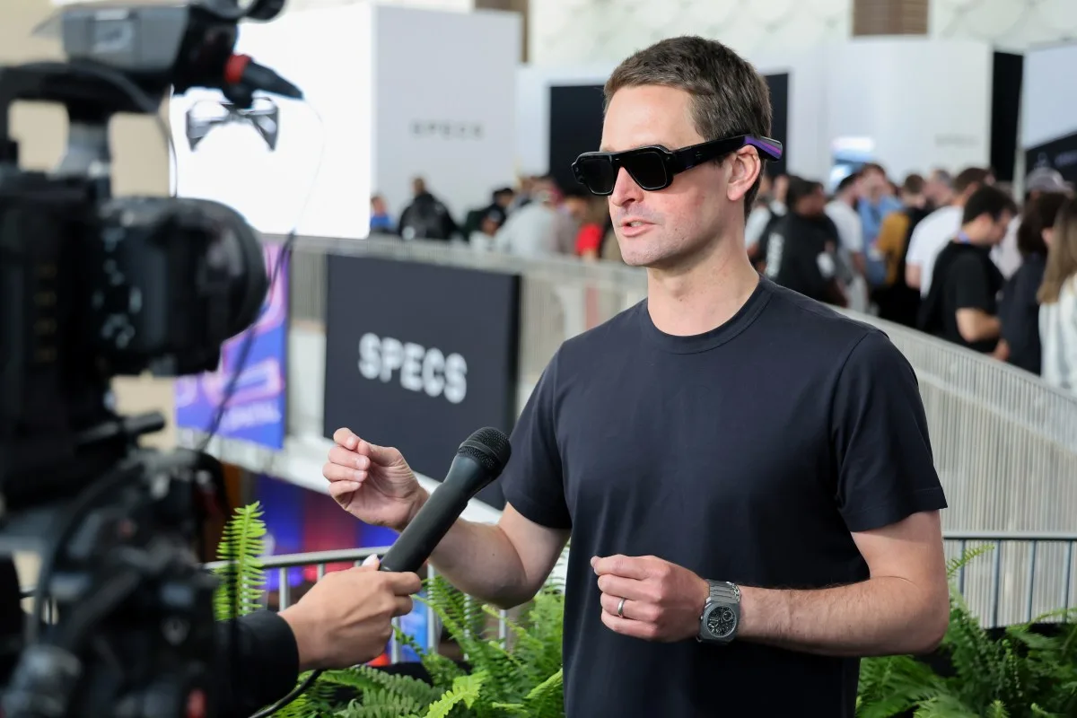 Snap's $1,300 AR Glasses Bomb So Hard the Stock Crashed 5% in a Day