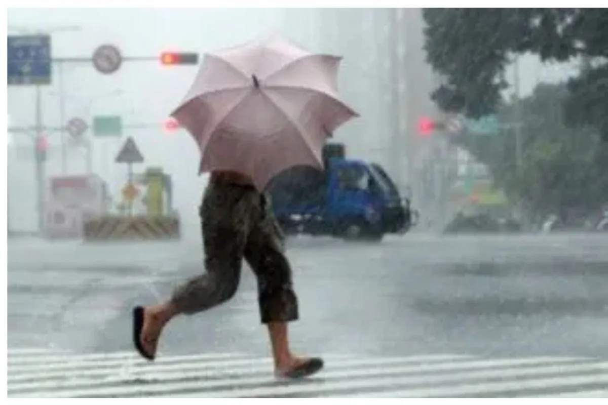 South Africans to Battle Chilly Mornings and Showers This Weekend