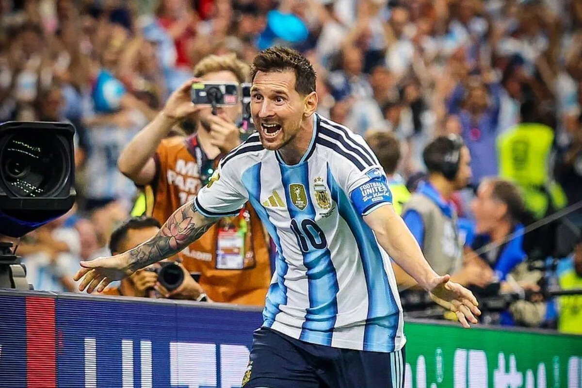 Lionel Messi Breaks All-Time Scoring Record