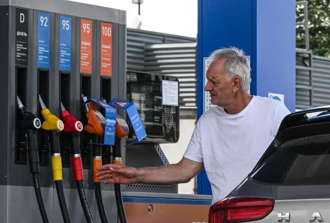 Fuel Shortages Bite in Moscow as Ukraine Targets Russia's Oil