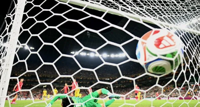 South Africa Dazzle in World Cup Upset, Reach Knockout Rounds for First Time
