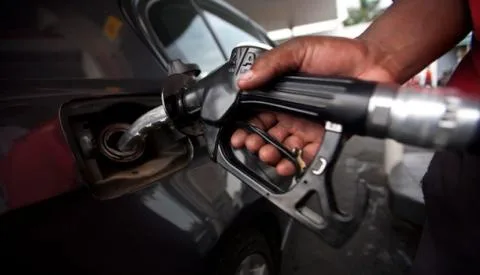 FG Orders Marketers to Reduce Fuel Price As Dangote Refinery Sets Market Prices