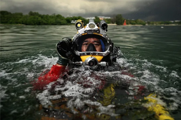 Freelance Diver Braves Sharks, Stingrays to Repair Underwater Oil and Gas Structures