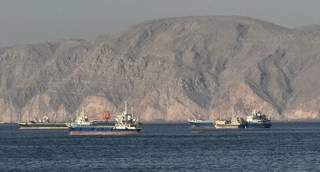 US Strikes Iran For Third Day, Reimposes Blockade on Ports