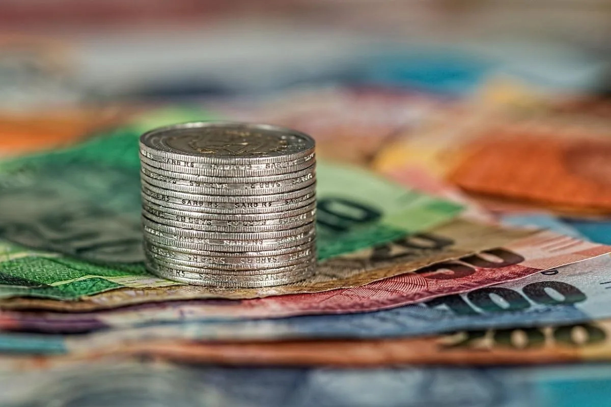 SASSA Beneficiary Wins R2 000, Raises Alarm Over Pensioners' Struggles